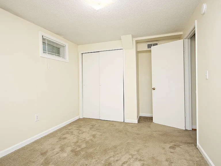 113 Stratford Ct #B — Photo 11