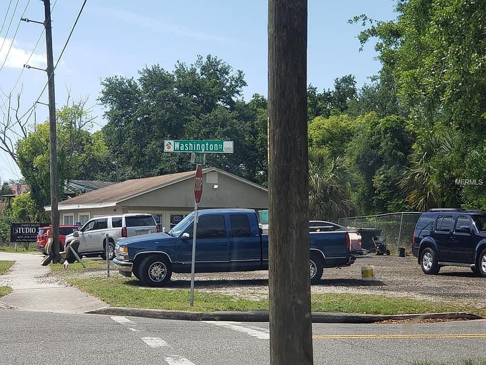 2nd image of 100 N Pine Hills Rd