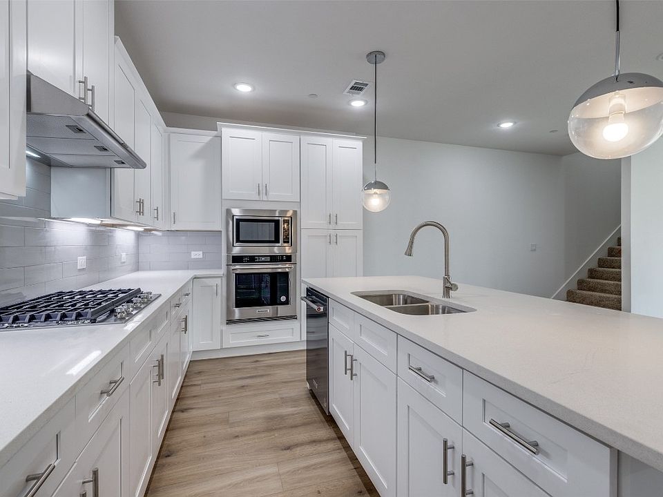 1st image of 5637 Woodlands Dr