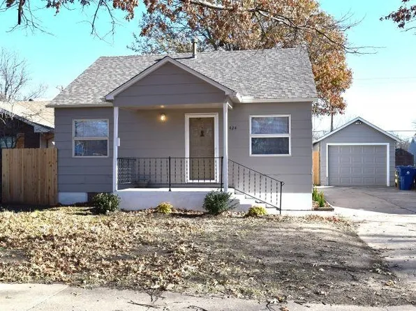 424 N Park Ave, Valley Center, KS 67147