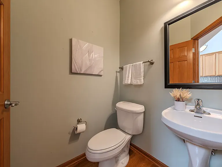 142 W Park Ave #D — Photo 10