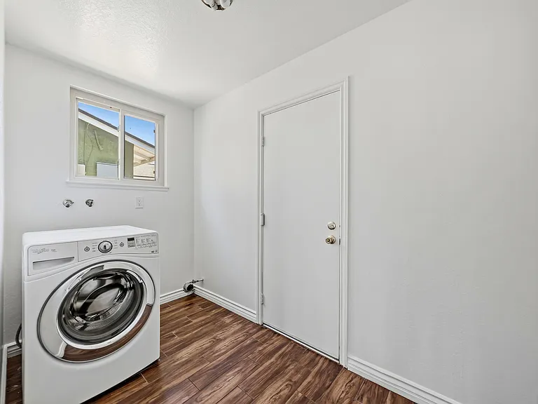 8566 Club House Dr — Photo 22