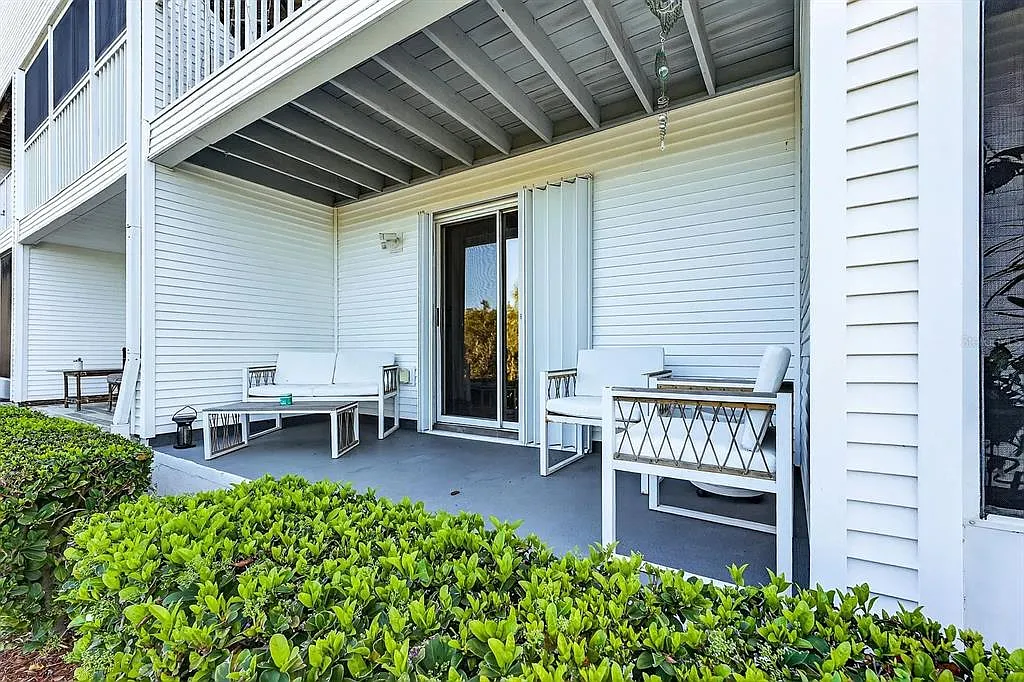 3 bed, 3.0 bath, 2238 sqft, $3,900 — Photo 3