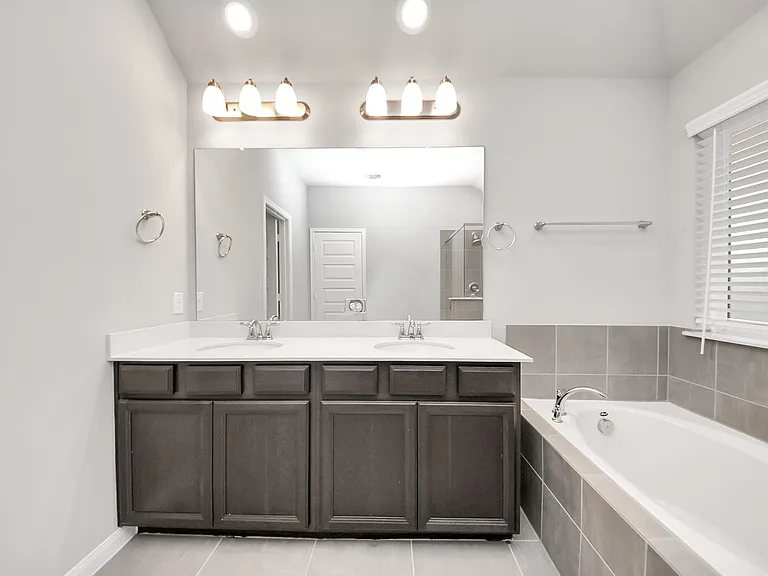 518 Ellwood Terrace Ln — Photo 24
