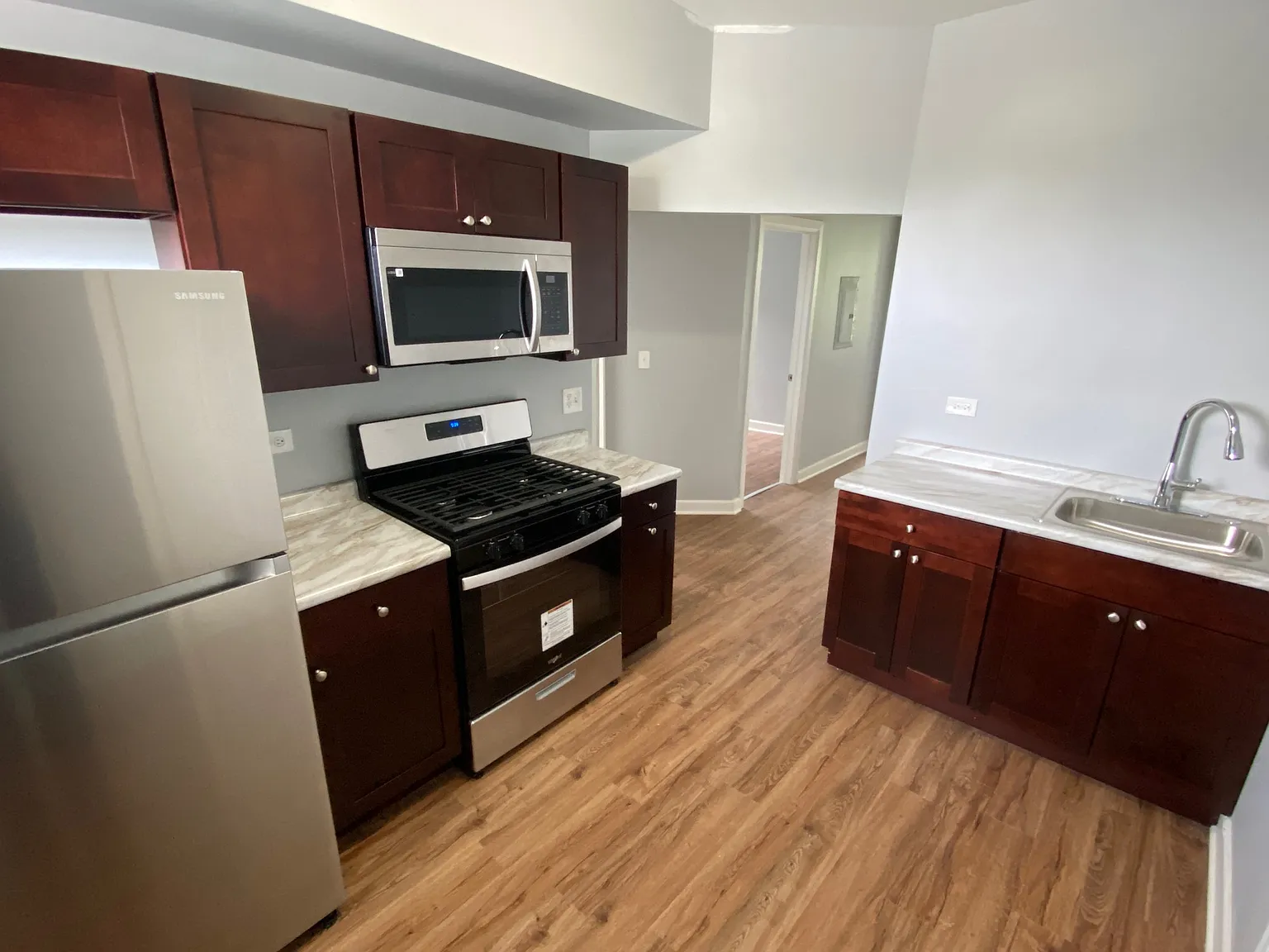 Opal Apartments — Photo 3