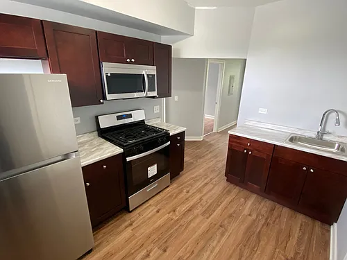 Opal Apartments Photo 1