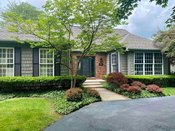 1303 E Erskine Manor Hl, South Bend, IN 46614