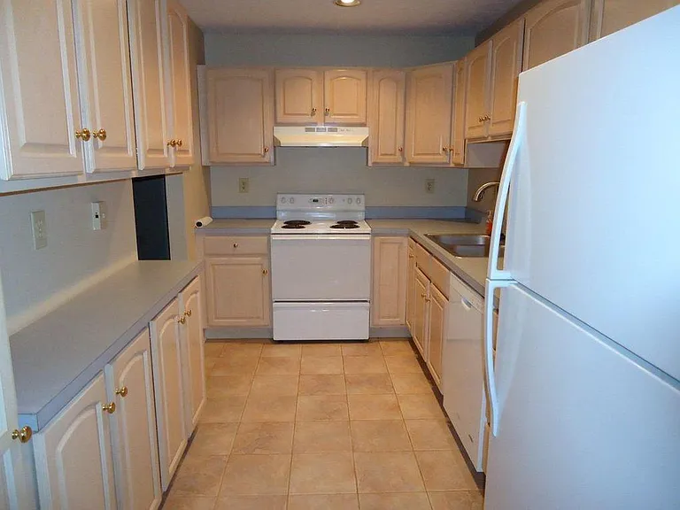 609 Hillbrook Dr — Photo 9
