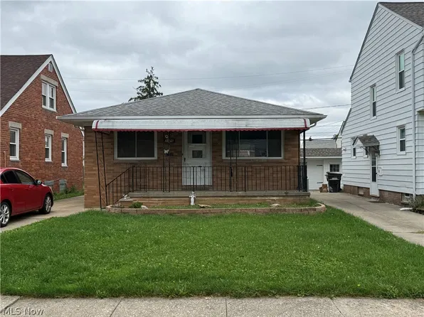 3126 Parklane Dr, Parma, OH 44134
