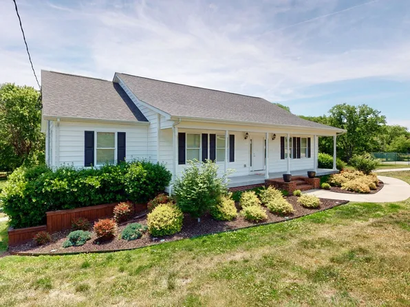 1909 Pointe Barton Dr, Lebanon, TN 37087