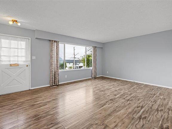 3rd image of 555 Weber St
