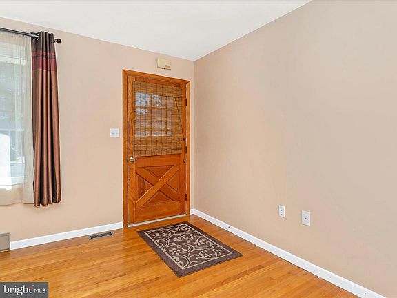 3rd image of 524 Brooke St