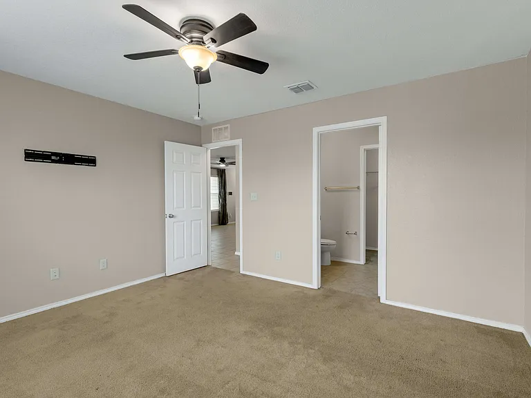 10226 Reyes Hts — Photo 11
