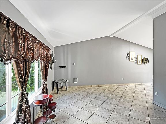 5th image of 721 E Lakeshore Drive E