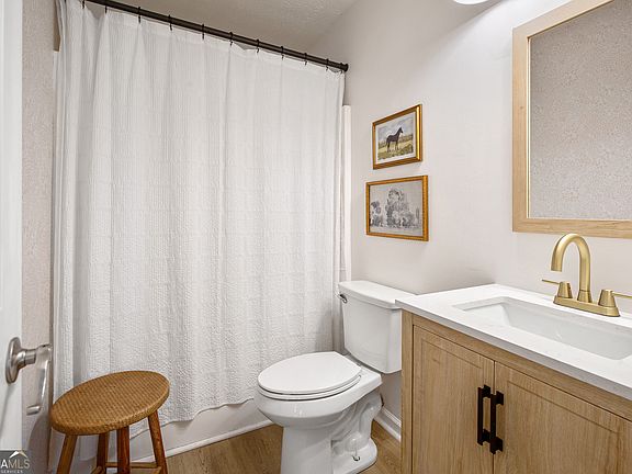 4th image of 104 Spring Brook Ln