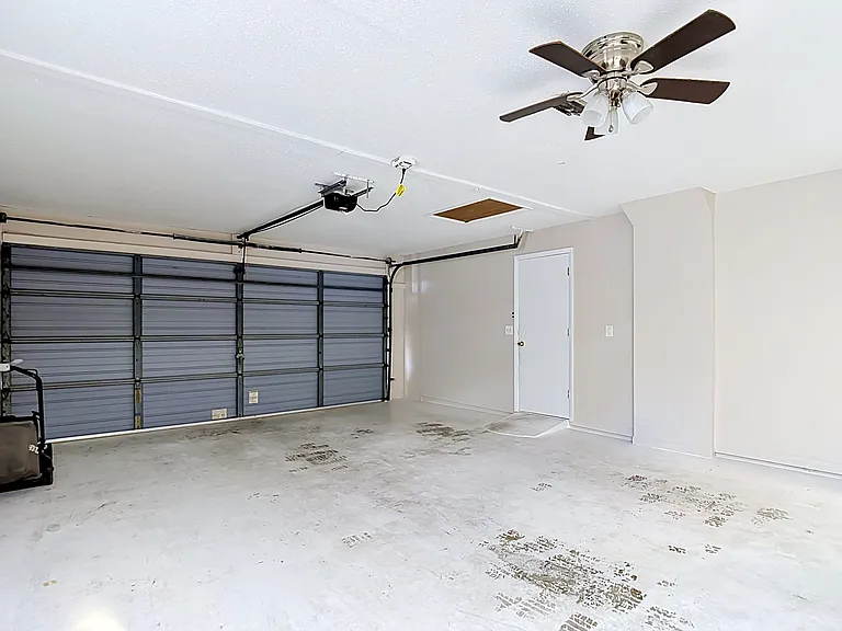 3255 Amherst Ave — Photo 46