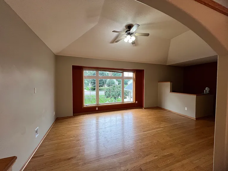 929 Plymouth Ln NW — Photo 11