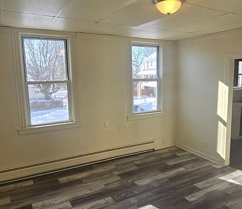 4th image of 154 Garibaldi Ave #2
