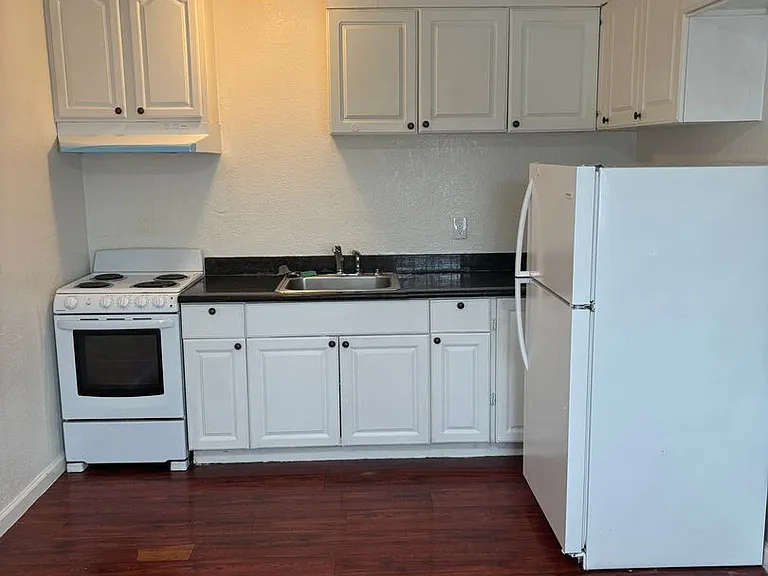 463 Hale Ave — Photo 3