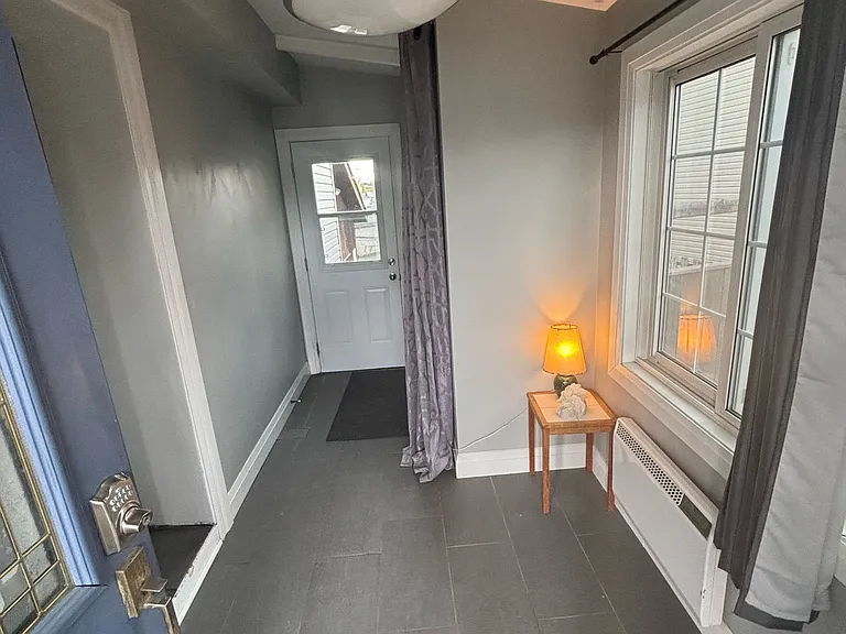241 Bradley Ave — Photo 5