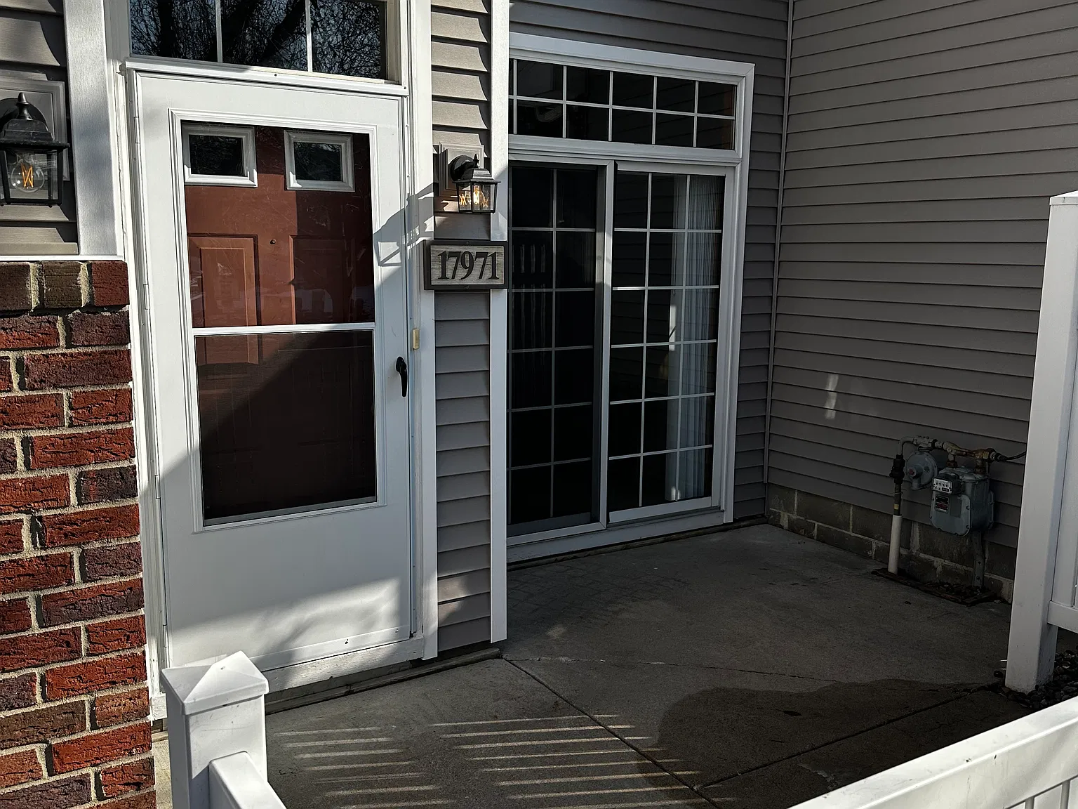 2 bed, 1165 sqft, $2,100 — Photo 2