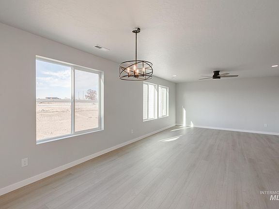 5th image of 295 N Coltsfoot Ave
