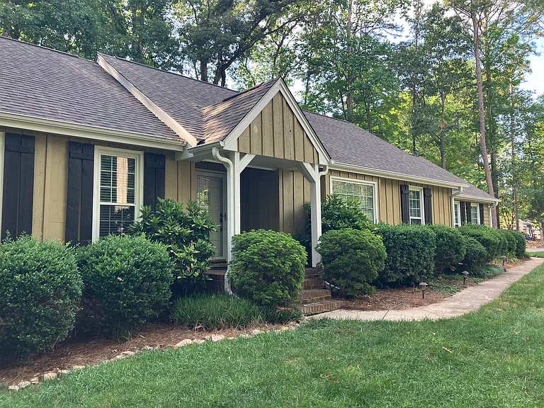 8709 Kenilworth Dr — Photo 1