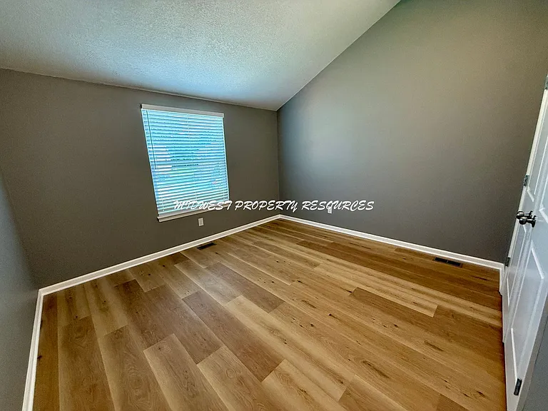 203 NW Market Pl #B — Photo 8