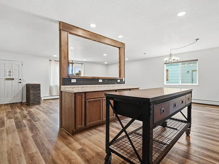 2045 Gunnison Ave — Photo 21