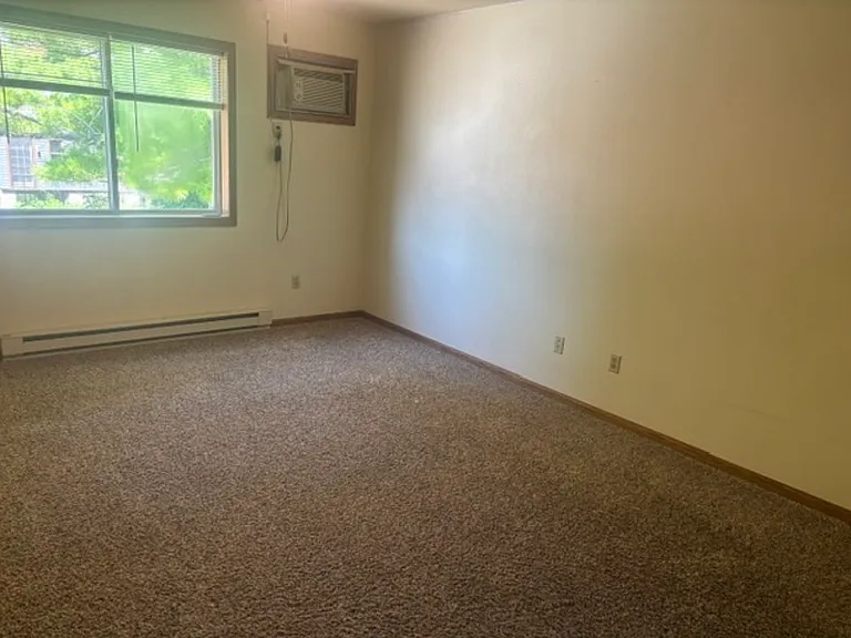 808-810 Harney Ave #810 — Photo 11