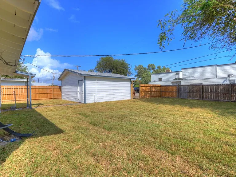 5126 Bevly Dr — Photo 13