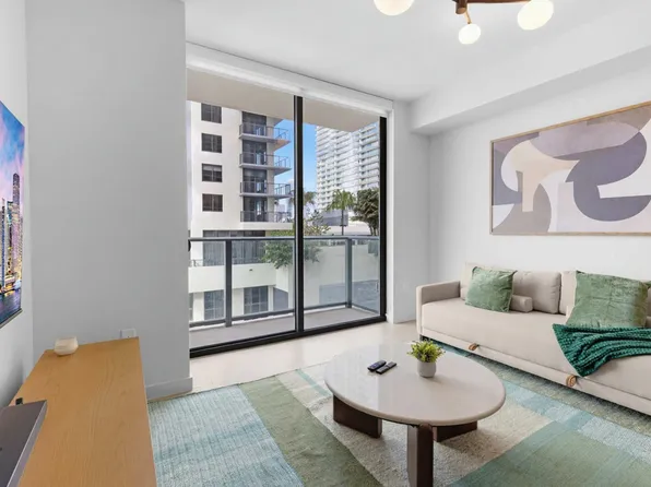 11 NE 6th St, Miami, FL