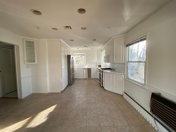 4th image of 43 Stewart Pl Unit 2