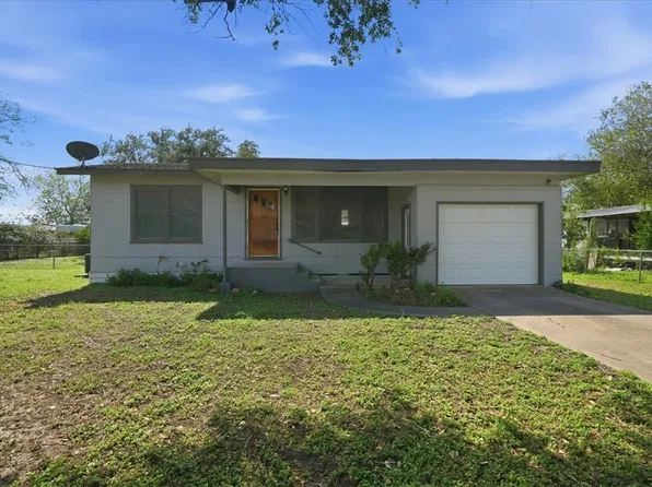 112 Charles St, George West, TX 78022