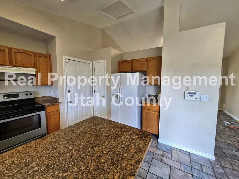 510 E 300th St S — Photo 11
