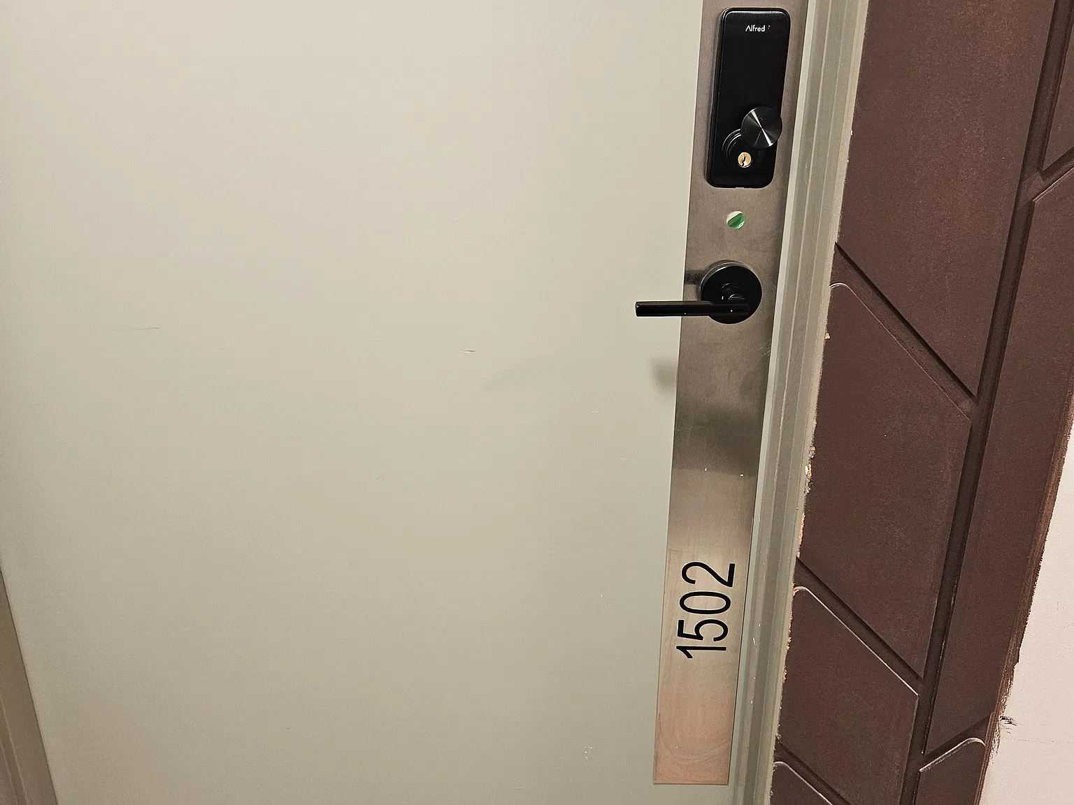 5105 Hurontario St — Photo 3