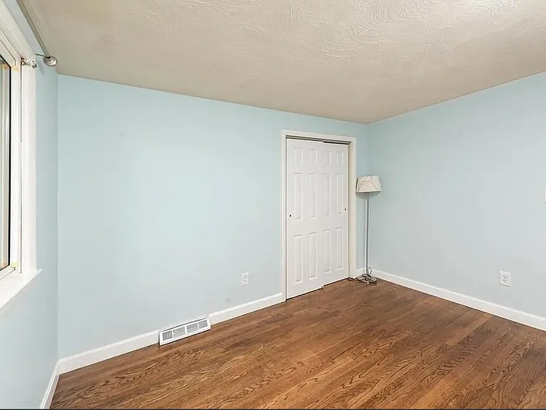 671 Crescent St — Photo 6