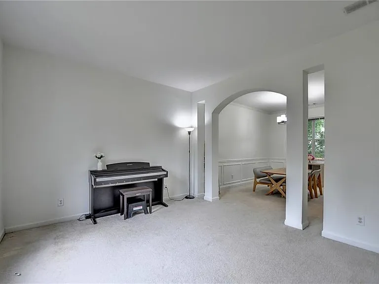 2172 Woodbriar Dr — Photo 8