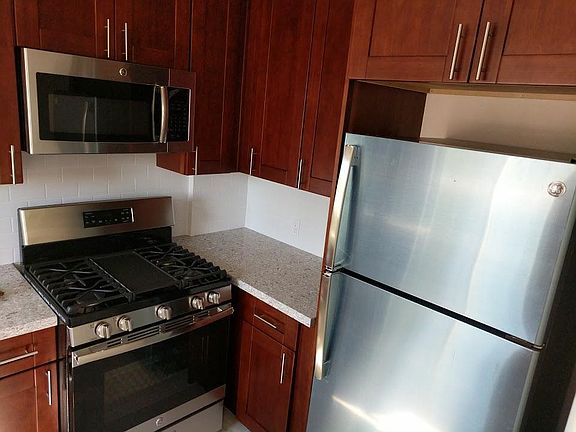 2nd image of 16558 W Sunset Blvd