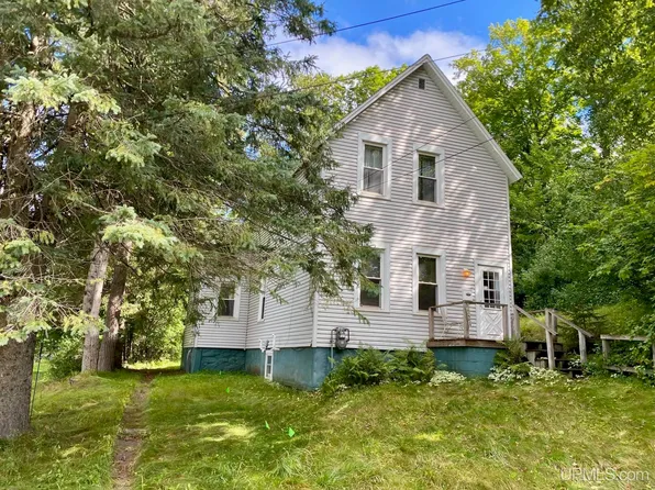 721 S Pine St, Ishpeming, MI 49849