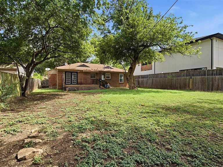 3884 Van Ness Ln — Photo 28