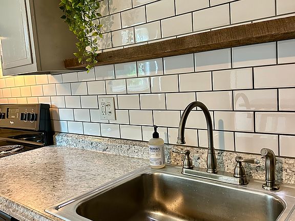2nd image of 2198 Avinell Dr #2