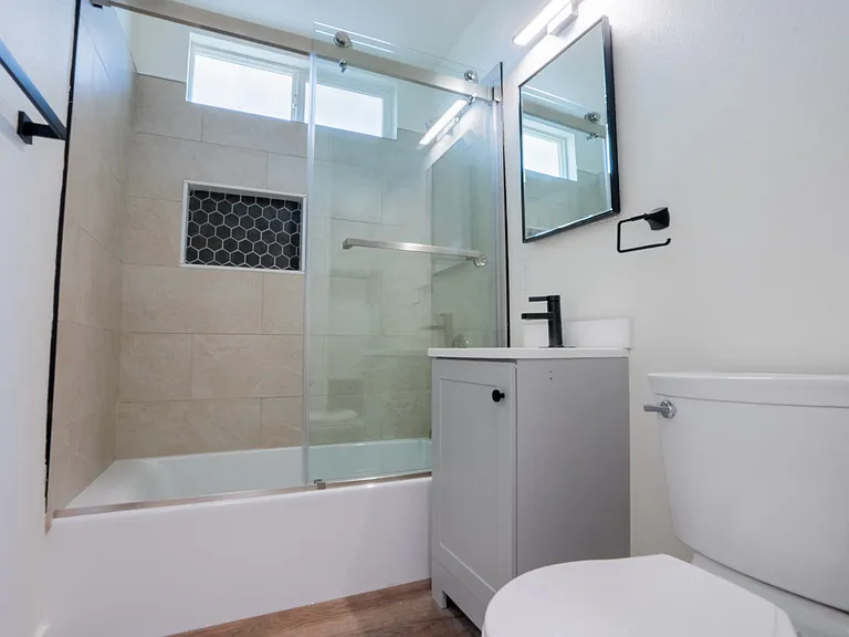 376 N Batavia St #A — Photo 11