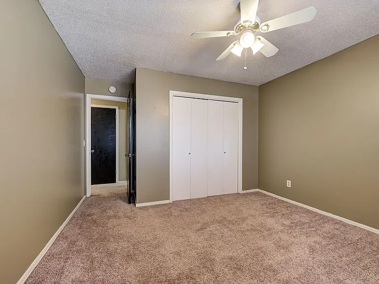 4703 NW 63rd St — Photo 26