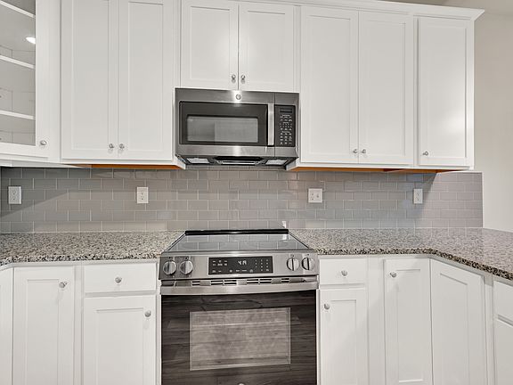 Beechfield Manors55 Daisy Kitchen 1of11