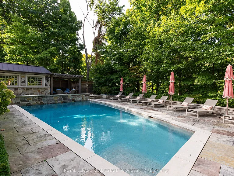 108 Sandringham Dr — Photo 42