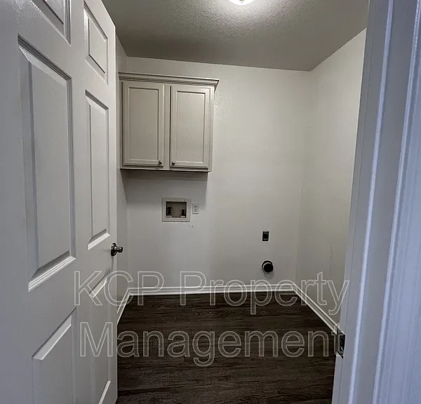 5708 Whitney Cir — Photo 6
