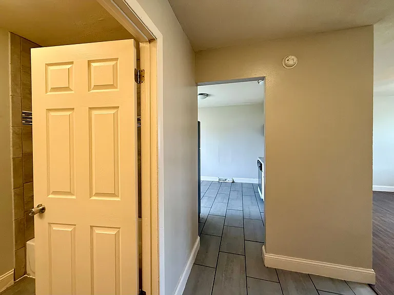 2422 W Savannah St — Photo 8