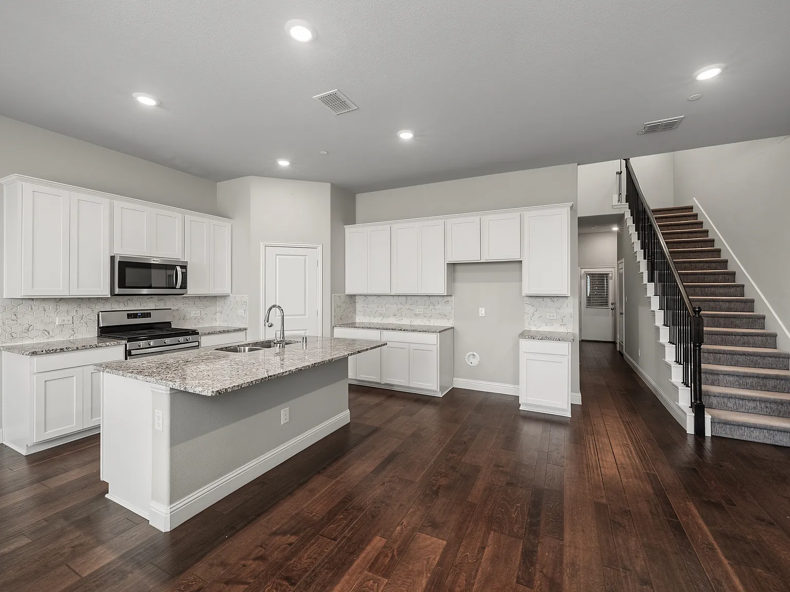 3 bed, 2.5 bath, 2016 sqft, $3,000 — Photo 4