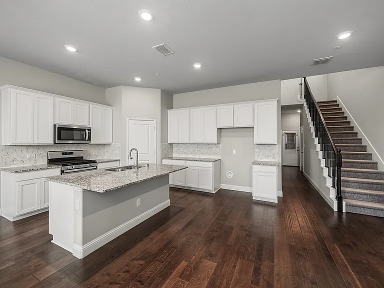7513 Sunset Blvd — Photo 4